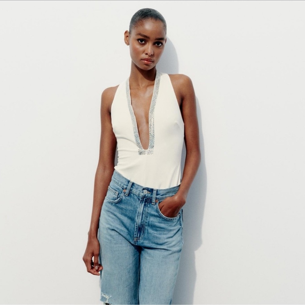 Zara white rhinestone low cut bodysuit. Worn for an hour. Excellent condition XS